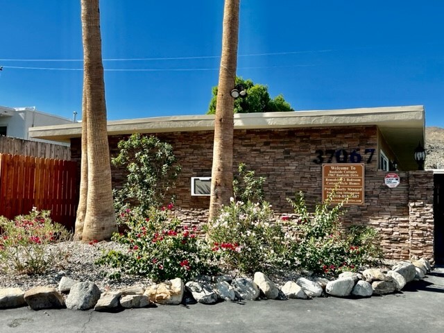 37067 Bankside Dr in Cathedral City, CA - Building Photo