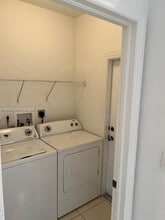 9952 NW 10th St in Miami, FL - Building Photo - Building Photo