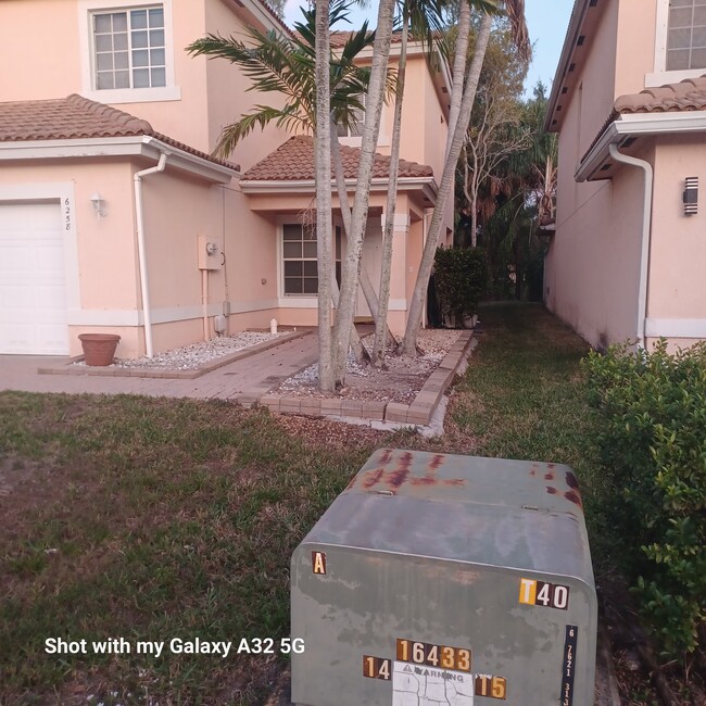 6258 Adriatic Way in Greenacres, FL - Building Photo - Building Photo