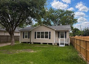 120 Weldon St in South Houston, TX - Building Photo