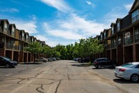 Ridge Valley Townhomes in Milford, MI - Foto de edificio - Building Photo