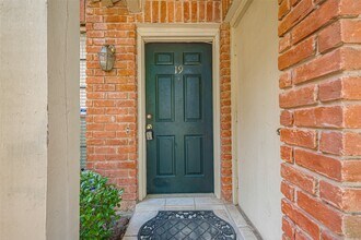 2211 S Kirkwood Rd in Houston, TX - Building Photo - Building Photo