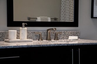 The Century at Purdue Research Park in West Lafayette, IN - Foto de edificio - Building Photo