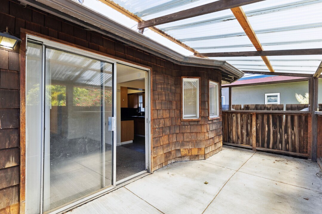 6630 MacArthur Blvd in Oakland, CA - Building Photo