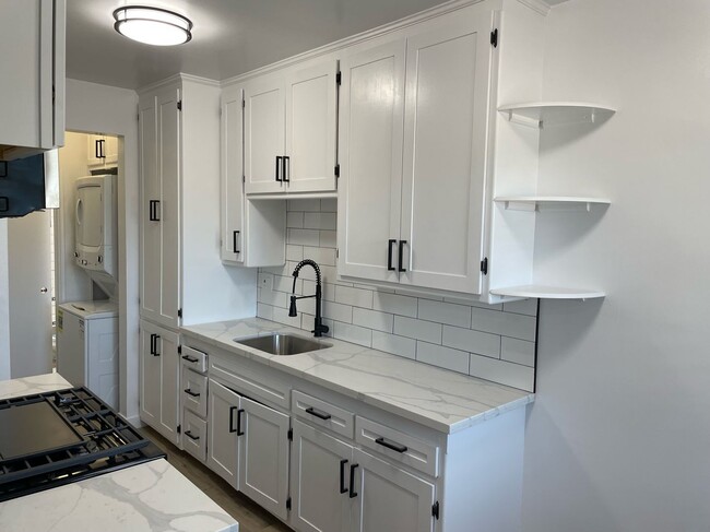 4913 Cahuenga Blvd in Los Angeles, CA - Building Photo - Building Photo