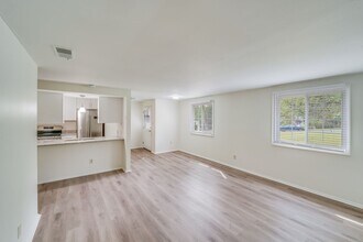 5001 Forest Mountain Ct in Charlotte, NC - Building Photo - Building Photo