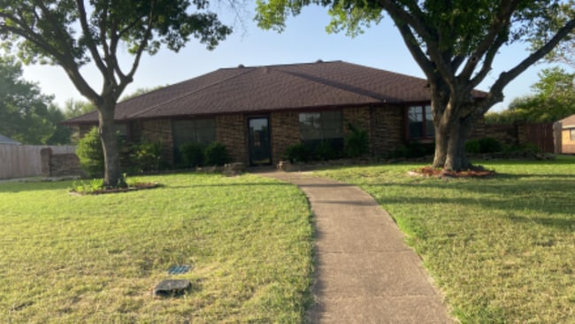 property at 1201 Post Oak Ln