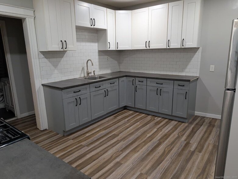 3788 Main St, Unit 2nd floor in Bridgeport, CT - Building Photo