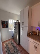 3266 Descanso Dr in Los Angeles, CA - Foto de edificio - Building Photo