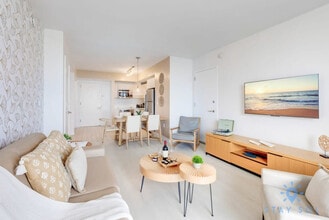 2602 E Hallandale Beach Blvd in Hallandale Beach, FL - Building Photo - Building Photo