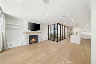 616 Acacia Ave in Newport Beach, CA - Foto de edificio - Building Photo