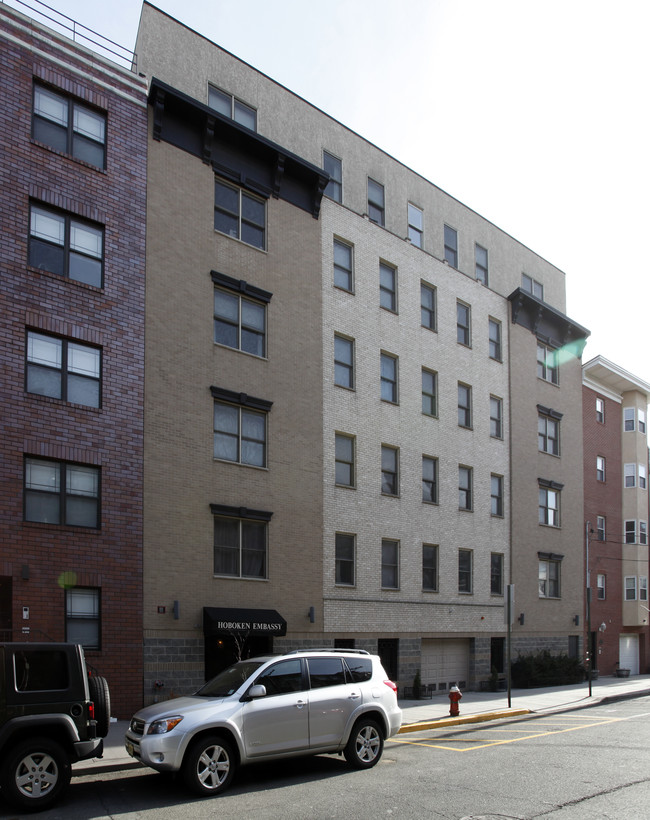 Hoboken Embassy in Hoboken, NJ - Foto de edificio - Building Photo