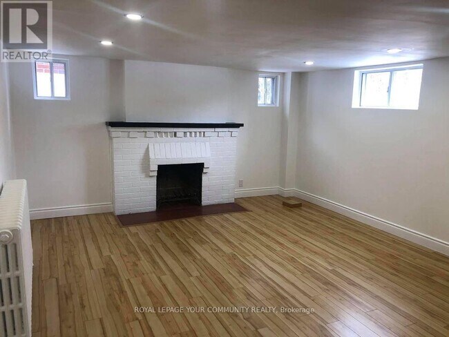 1615 Woodbine Heights Blvd in Toronto, ON - Building Photo - Building Photo