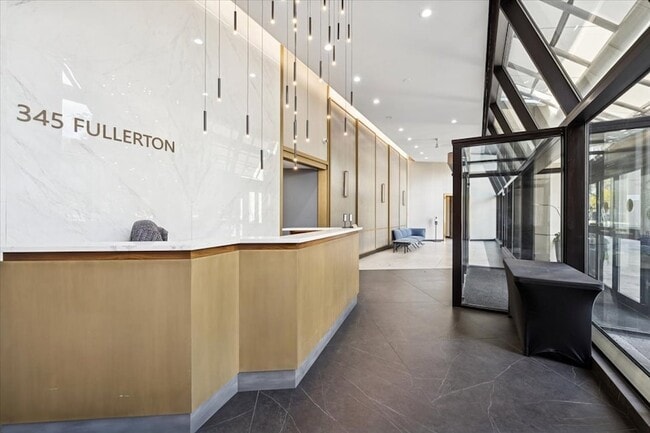 345 W Fullerton Pkwy in Chicago, IL - Foto de edificio - Building Photo