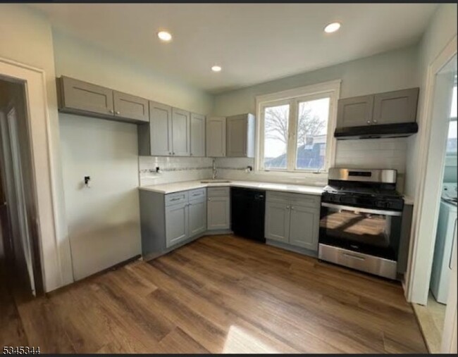 281 Newark Ave in Union, NJ - Building Photo - Building Photo