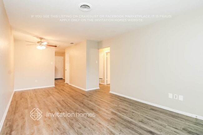 2212 Lavern St in Arlington, TX - Foto de edificio - Building Photo