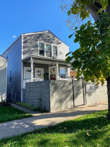 3335 N Kenneth Ave, Unit G in Chicago, IL - Building Photo