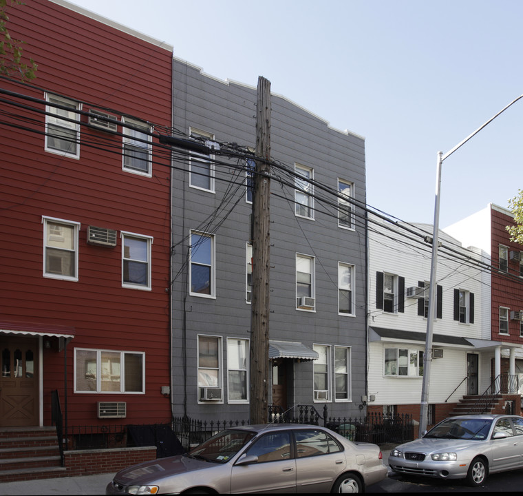 138 Skillman Ave in Brooklyn, NY - Building Photo