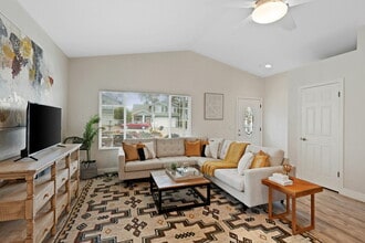 111 Philip Dr in Healdsburg, CA - Building Photo - Building Photo