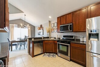 3340 Cameron Dr, Unit 176 in Elgin, IL - Building Photo - Building Photo