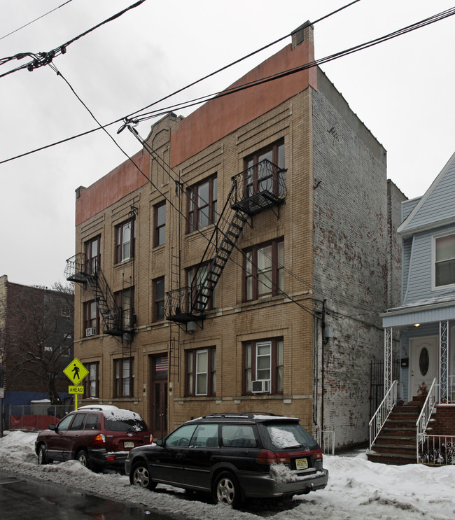 275 Monticello Ave in Jersey City, NJ - Building Photo - Building Photo