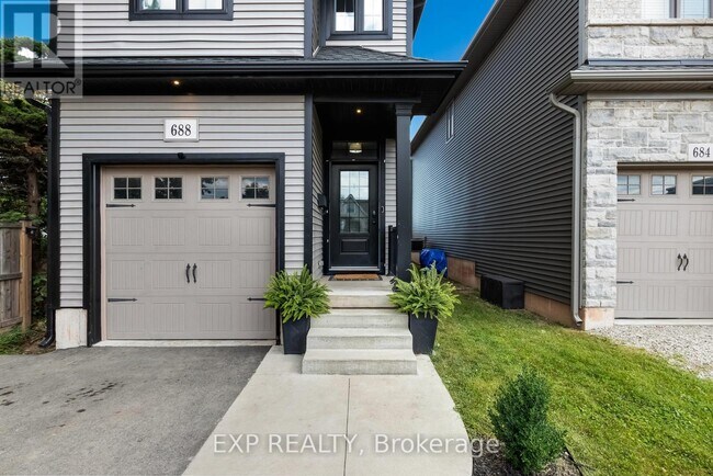 688 Dunn Ave in Hamilton, ON - Building Photo - Building Photo