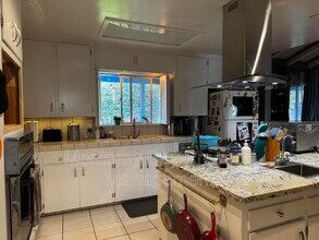 26 Via Buena Vista in Monterey, CA - Building Photo - Building Photo
