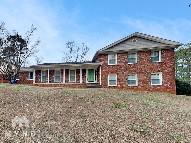 1688 Knob Hill Ct NE