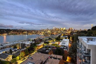 The Summit at Lake Union in Seattle, WA - Foto de edificio - Building Photo