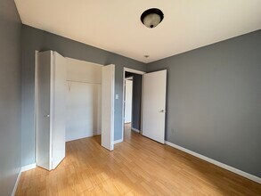 35 Fairview Ave, Unit 2 in Jersey City, NJ - Foto de edificio - Building Photo