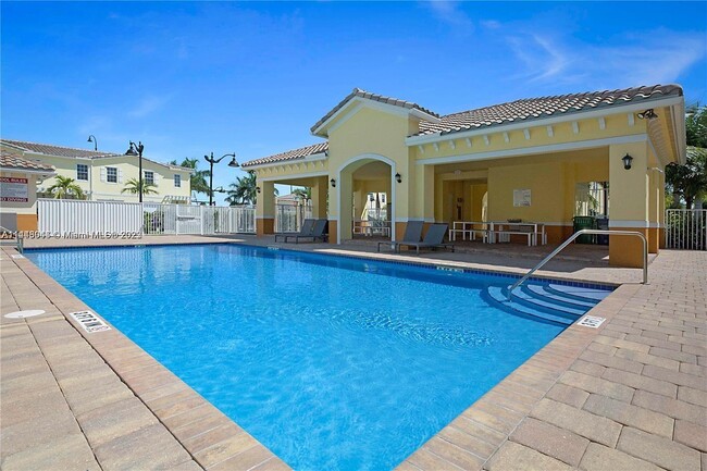 1134 NW 40th Ter in Lauderhill, FL - Foto de edificio - Building Photo