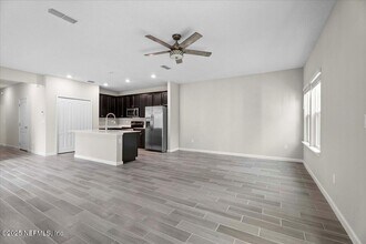 1651 Pottsburg Point Dr in Jacksonville, FL - Building Photo - Building Photo