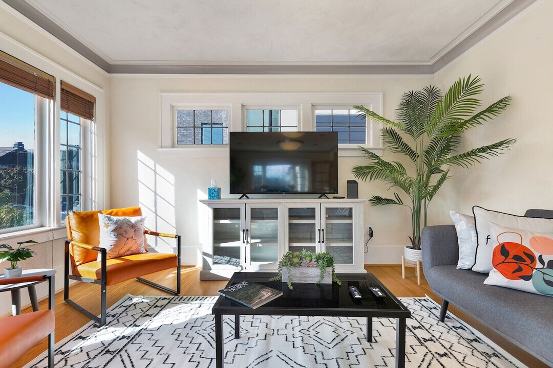 710 10th Ave E, Unit SI ID1035931P in Seattle, WA - Building Photo