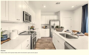 4446 Buckingham Ave in Clovis, CA - Foto de edificio - Building Photo