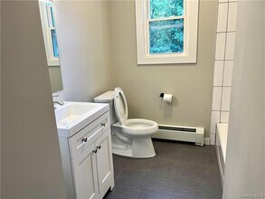 46 Sunset Dr in Bedford Hills, NY - Building Photo - Building Photo