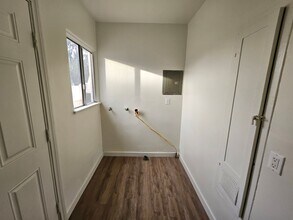 931 N Screenland Dr in Burbank, CA - Building Photo - Building Photo