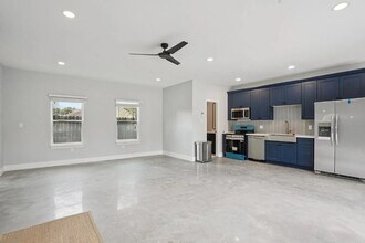 1410 Elliott St, Unit A in Houston, TX - Building Photo - Building Photo