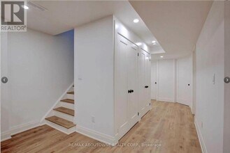 136 Westside Dr in Oakville, ON - Building Photo - Building Photo