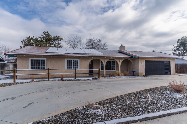 4560 N Maple Grove Rd in Boise, ID - Building Photo - Building Photo