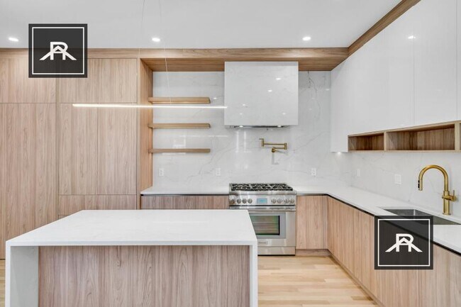 75 Thorndike St in Brookline, MA - Building Photo - Building Photo