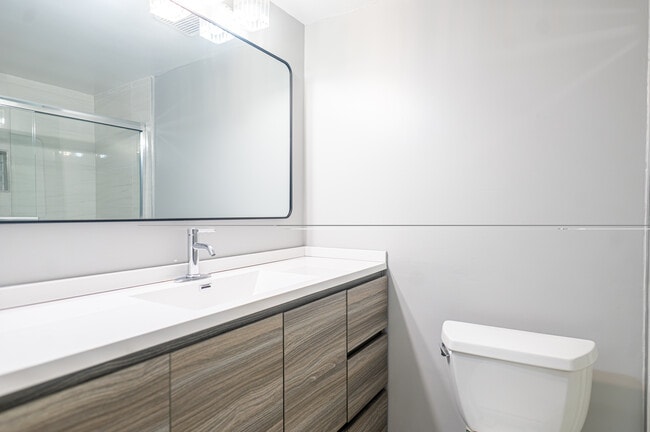 12211 Braxfield Ct, Unit 7 in North Bethesda, MD - Foto de edificio - Building Photo