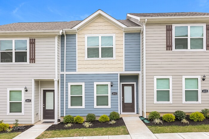 1015 Glen Marcus Dr in La Vergne, TN - Building Photo