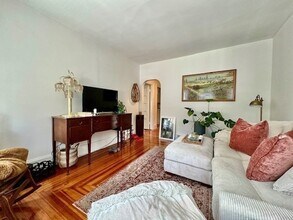 305 Cabot St in Newton, MA - Building Photo - Building Photo