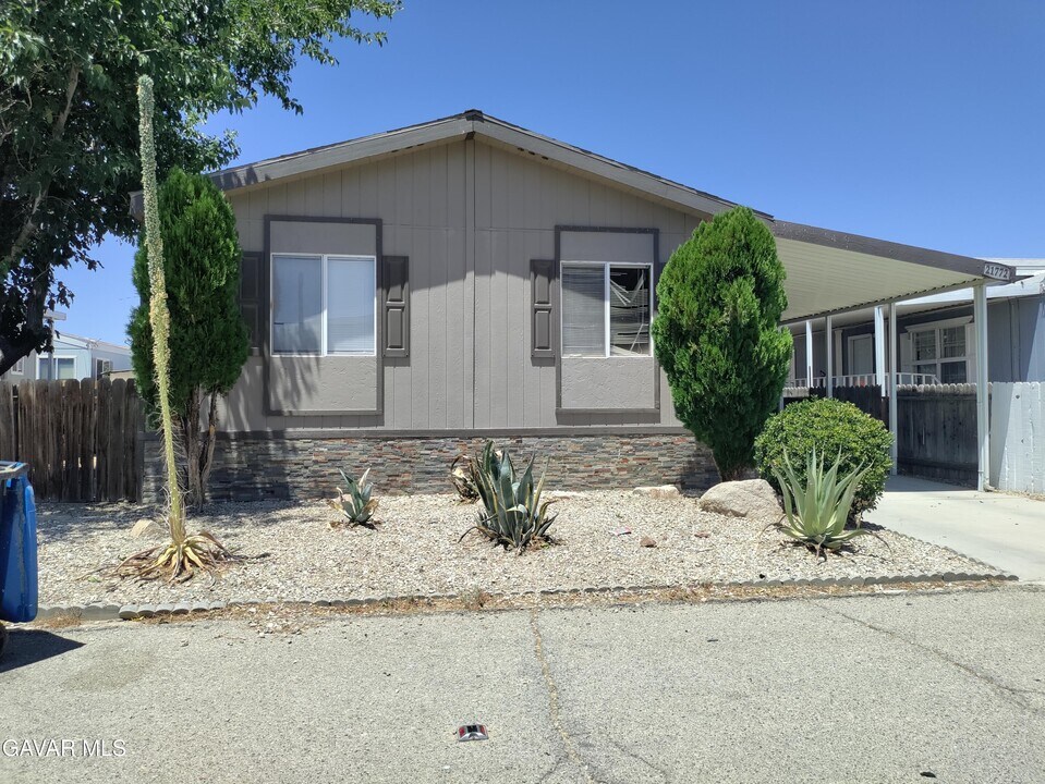 21772 Wisteria in California City, CA - Building Photo