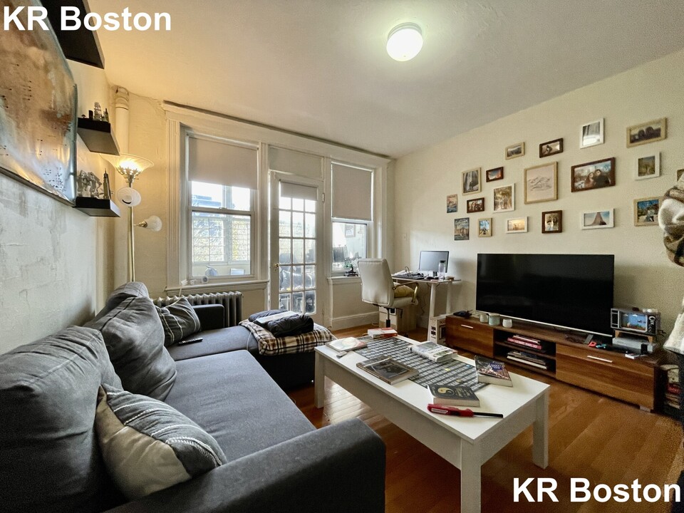 1657 Commonwealth Ave in Boston, MA - Building Photo