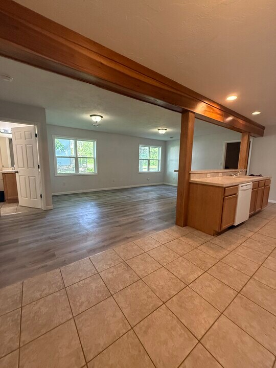 527 W Harper St in Whitewater, WI - Building Photo