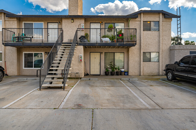 6401 Castleford St in Bakersfield, CA - Foto de edificio - Building Photo