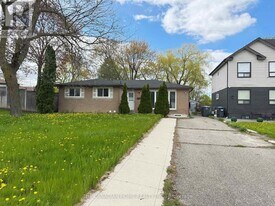 26 Dunblaine Crescent in Brampton, ON - Building Photo