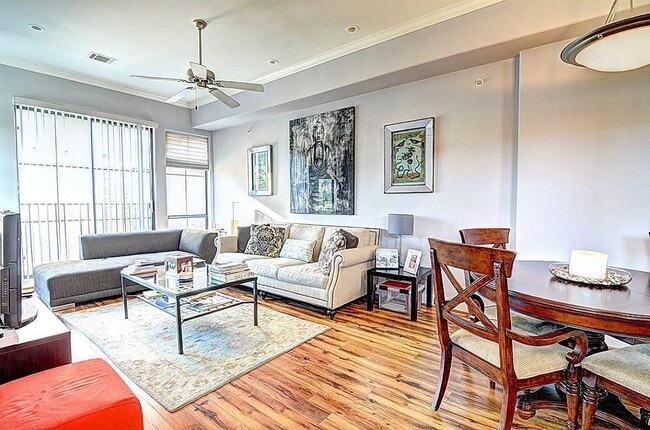 100 McGowen St in Houston, TX - Building Photo - Building Photo