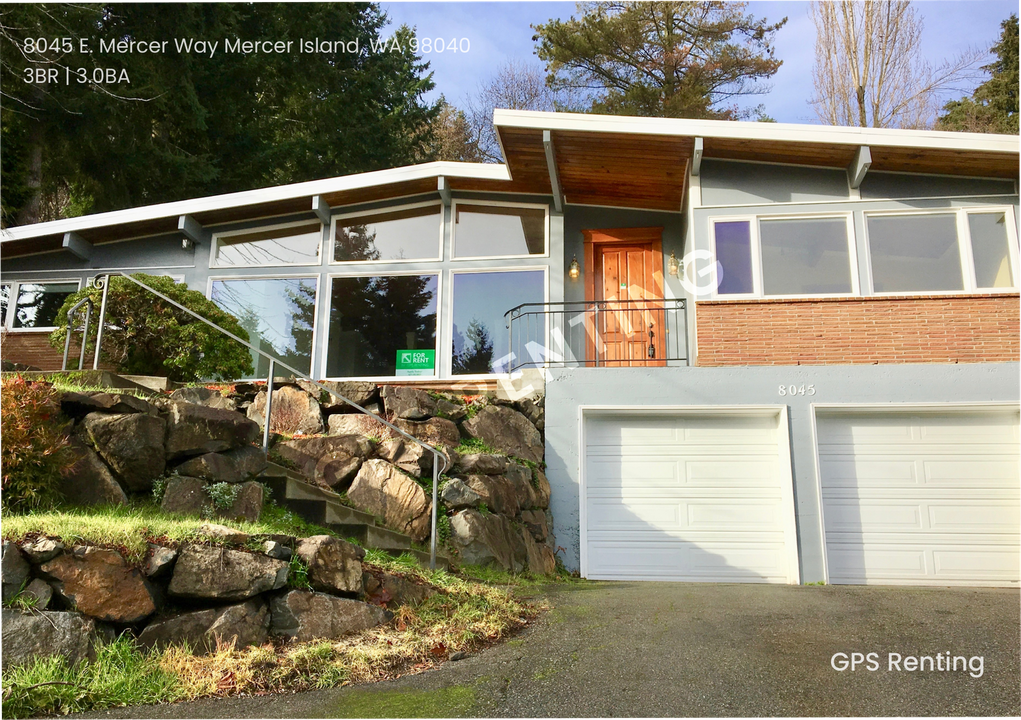 8045 E Mercer Way in Mercer Island, WA - Building Photo